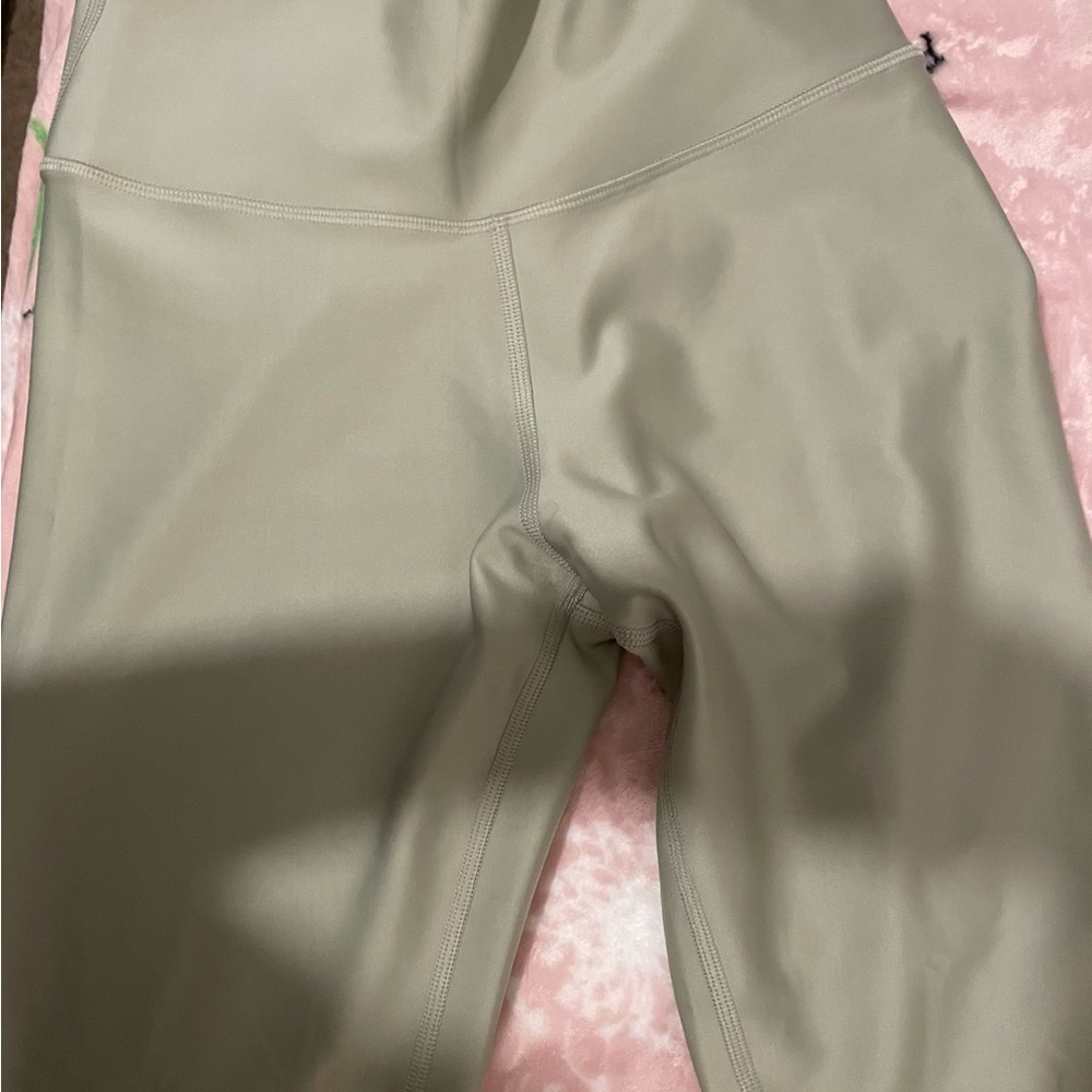 ALO Yoga Limestone color  Leggings